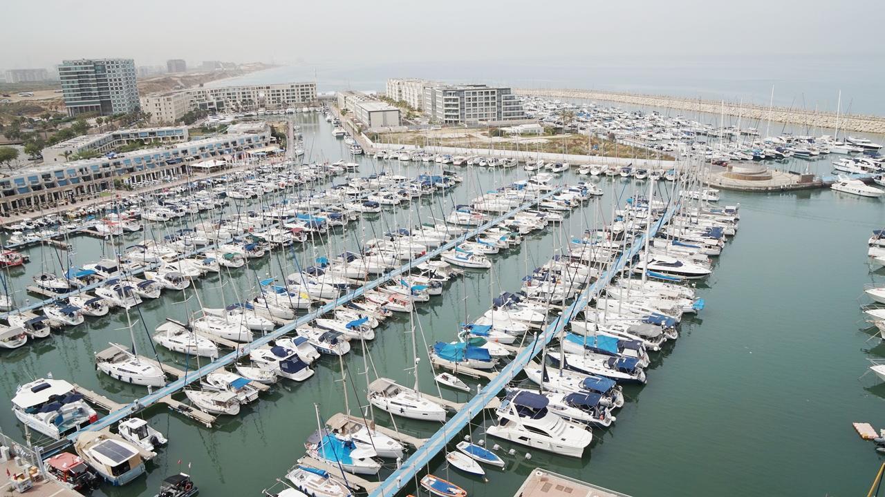 Marina Towers - Herzeliya Herzliya Bagian luar foto